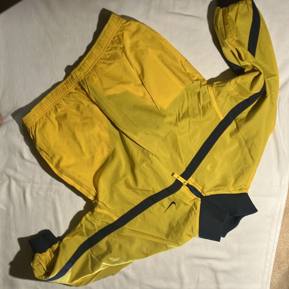 Boys Nike Jacket - Picture 4 of 6
